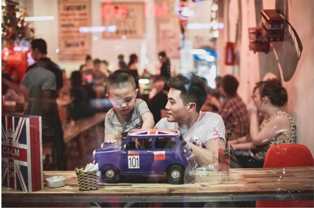 Cùng đón một năm mới đầy hy vọng khi nhìn lại những ông bố tuyệt vời năm qua - Ảnh 4.