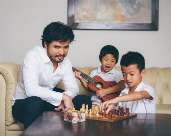 Cùng đón một năm mới đầy hy vọng khi nhìn lại những ông bố tuyệt vời năm qua - Ảnh 8.