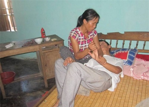 Ước mơ năm Đinh Dậu của người đàn ông chống nạng, cắt tóc nuôi con - Ảnh 4.