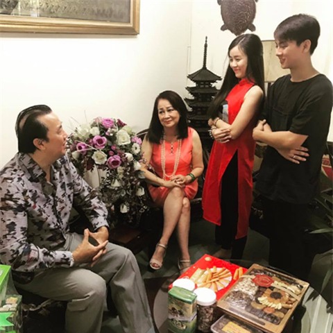 Hoài Lâm sang chúc Tết nhà bạn gái, rộ nghi án sắp tổ chức lễ kết hôn - Ảnh 1.