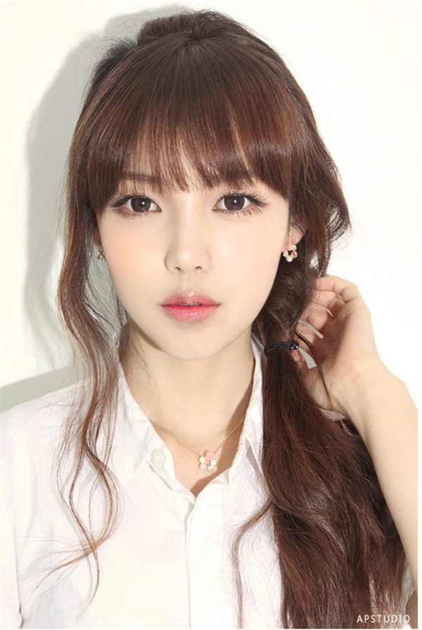 4 kiểu tóc đẹp duyên dành cho nàng tóc dài chán để tóc xoã - Ảnh 1.