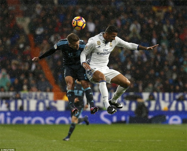 Ronaldo ghi bàn, Real cho Barca ngửi khói trong cuộc đua vô địch - Ảnh 3.