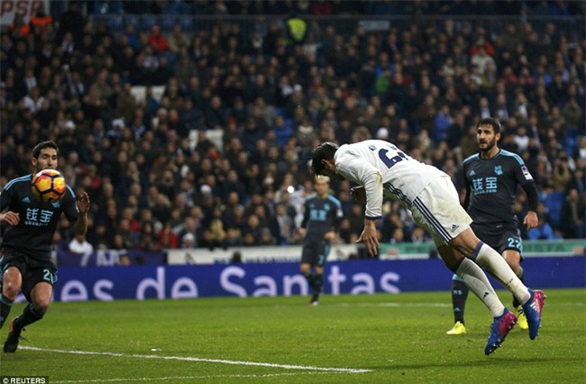 Ronaldo ghi bàn, Real cho Barca ngửi khói trong cuộc đua vô địch - Ảnh 12.