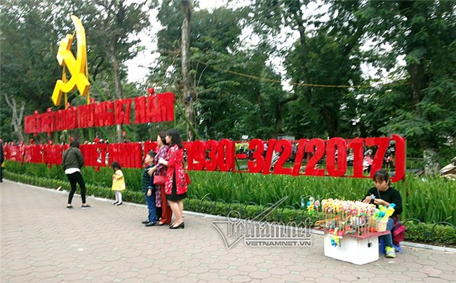 Hình ảnh Hồ Gươm một năm chỉ gặp một lần