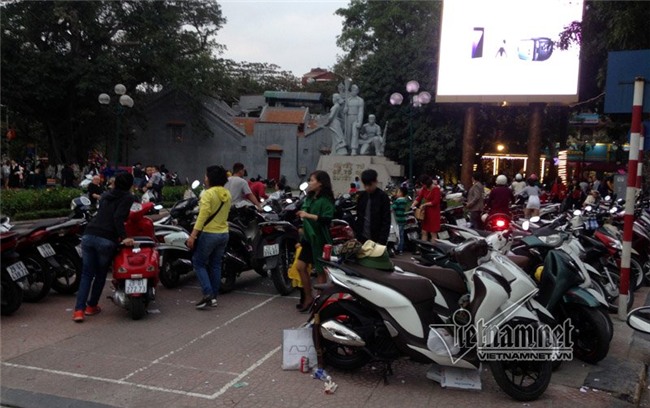 Hình ảnh Hồ Gươm một năm chỉ gặp một lần