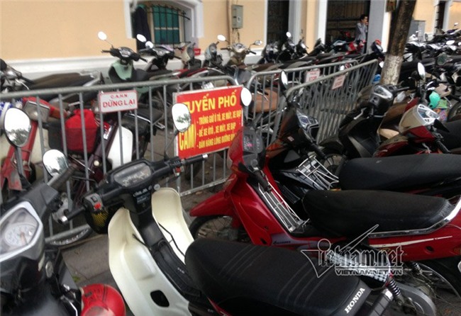 Hình ảnh Hồ Gươm một năm chỉ gặp một lần