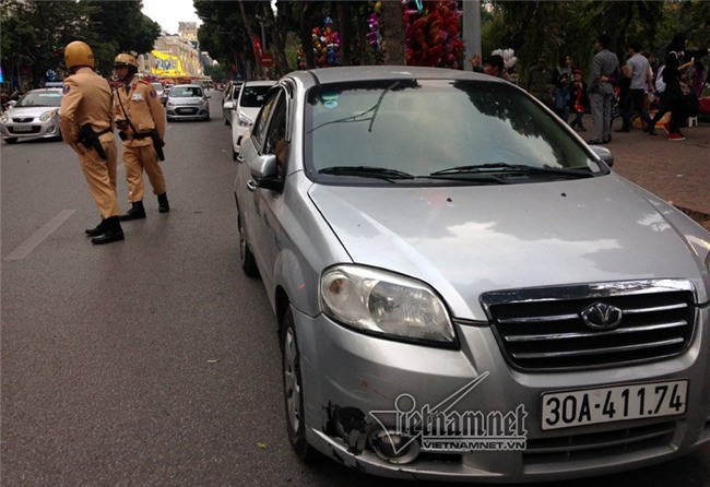 Hình ảnh Hồ Gươm một năm chỉ gặp một lần