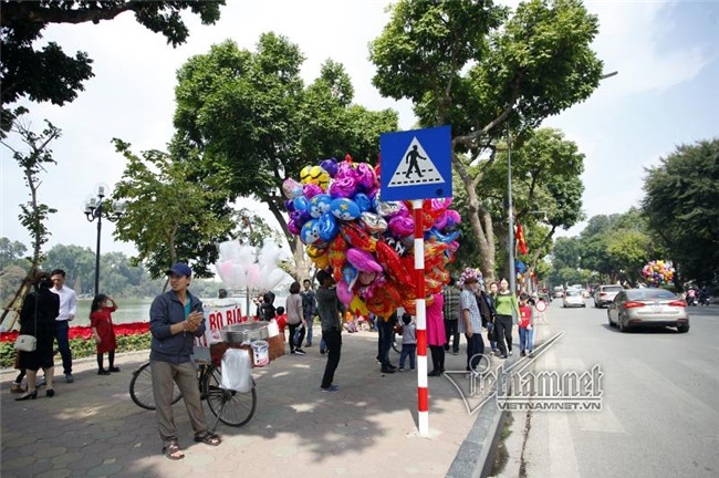 Hình ảnh Hồ Gươm một năm chỉ gặp một lần