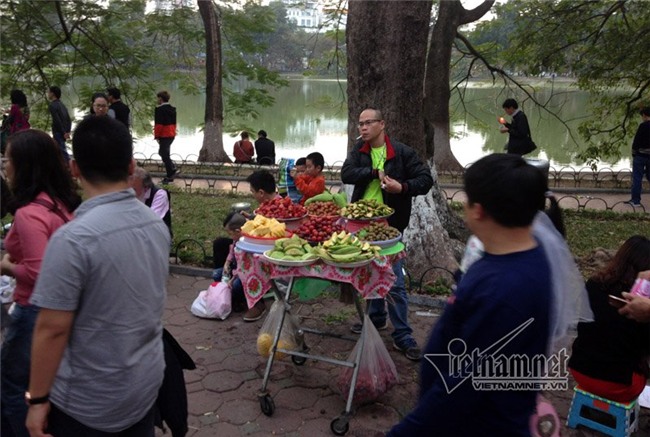 Hình ảnh Hồ Gươm một năm chỉ gặp một lần