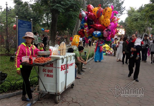 Hình ảnh Hồ Gươm một năm chỉ gặp một lần