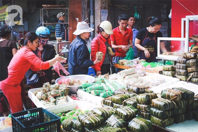 Những ngày đầu năm dần trôi đi, bỗng khắc khoải hoài mong không khí rộn ràng chợ giáp Tết - Ảnh 19.