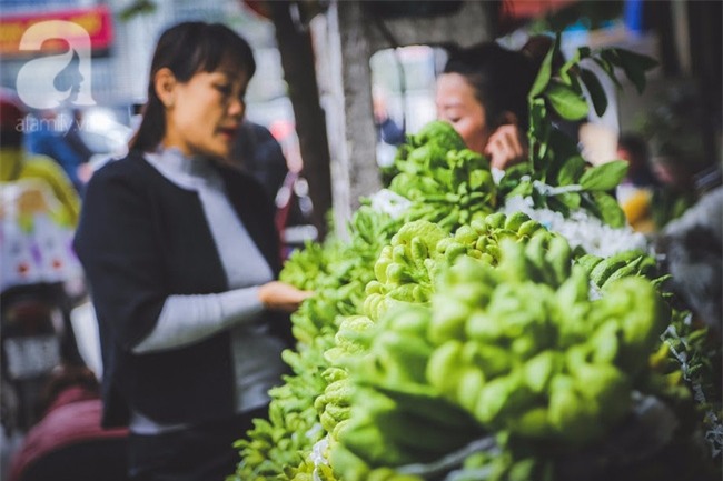 Những ngày đầu năm dần trôi đi, bỗng khắc khoải hoài mong không khí rộn ràng chợ giáp Tết - Ảnh 21.
