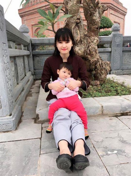 cai tet dau tien cua em be 14 thang nang 3,5kg cung me 9x hinh anh 1