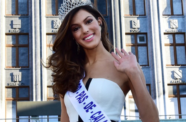 Ngắm nhan sắc xinh đẹp của Tân Hoa hậu Hoàn vũ 2016 - Iris Mettenaere - Ảnh 1.