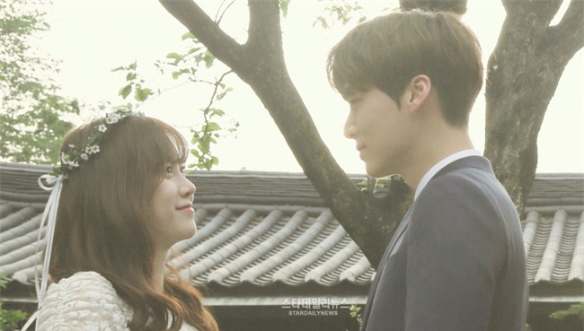 Năm 2016 và những bức ảnh ấn tượng - gây sốc nhất của showbiz thế giới! - Ảnh 19.