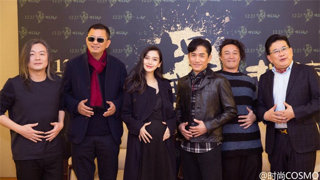 Năm 2016 và những bức ảnh ấn tượng - gây sốc nhất của showbiz thế giới! - Ảnh 8.