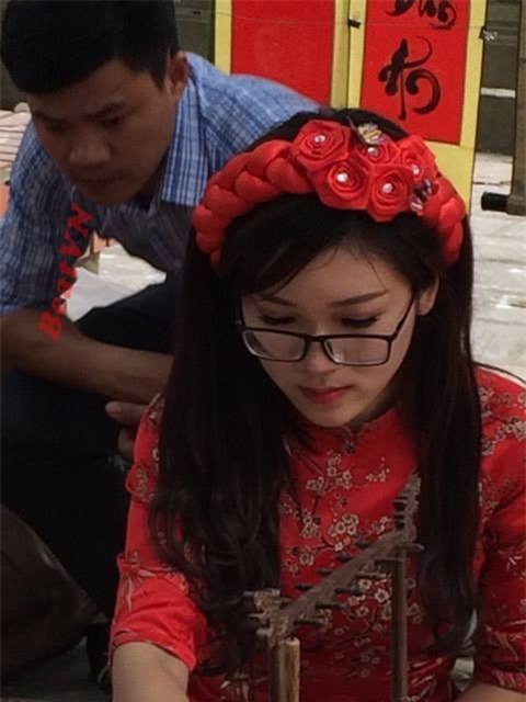 ‘Cô đồ’ xinh đẹp mê hoặc dân mạng ngày đầu năm