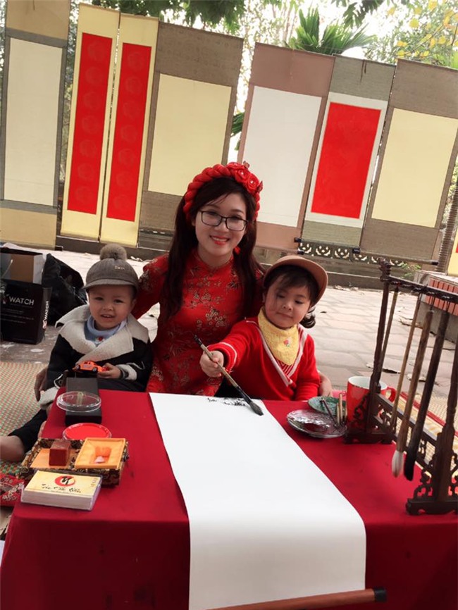 ‘Cô đồ’ xinh đẹp mê hoặc dân mạng ngày đầu năm