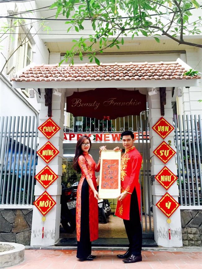 ‘Cô đồ’ xinh đẹp mê hoặc dân mạng ngày đầu năm