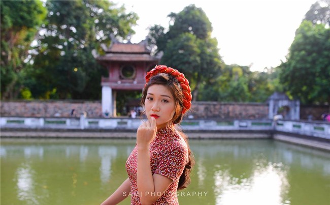 ‘Cô đồ’ xinh đẹp mê hoặc dân mạng ngày đầu năm