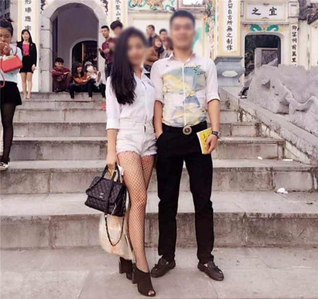 xon mat vi thieu nu quan dui tat luoi, mot khong quan den den, chua hinh anh 1