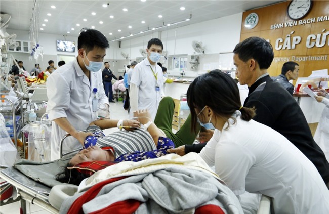 hang chuc nguoi non ra mau, nhap vien vi uong nhieu bia ruou tet hinh anh 1