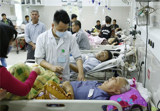 hang chuc nguoi non ra mau, nhap vien vi uong nhieu bia ruou tet hinh anh 4