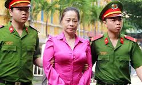 Những vụ 'tiền tình tù tội' xôn xao showbiz Việt