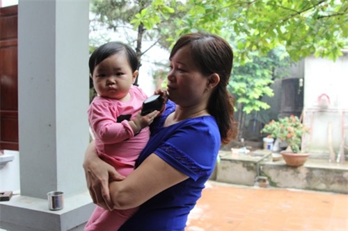 cai tet dau tien cua be gai ra doi nho mang thai ho hinh anh 1