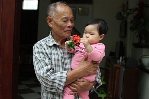 cai tet dau tien cua be gai ra doi nho mang thai ho hinh anh 3