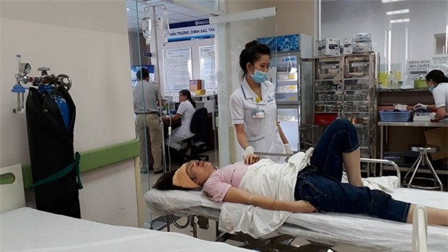 Tau hoa tong xe khach: Nhieu tre em dang nguy kich hinh anh 1