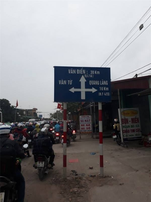 Tắc không thấy lối về Hà Nội chiều mùng 5 Tết