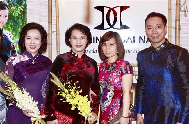 Chỉ người bảo thủ mới chê áo dài cách tân?