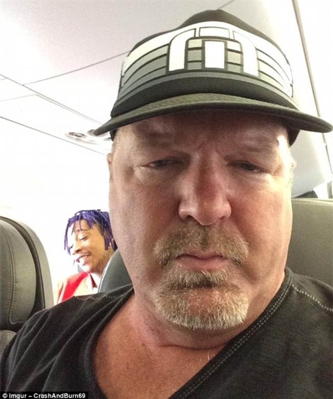 Chùm ảnh: Những hành khách khó đỡ của các hãng hàng không thế giới - Ảnh 7.