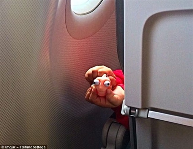 Chùm ảnh: Những hành khách khó đỡ của các hãng hàng không thế giới - Ảnh 9.