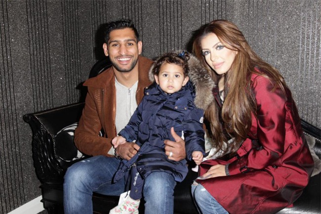 Bênh vợ xinh, nhà cựu vô địch boxing thế giới sa thải bố, chú ruột và bạn thân - Ảnh 2.