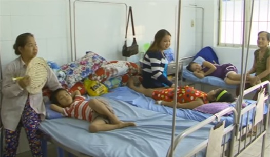 Mùng 3 Tết, bé trai nhập viện trong tình trạng mặt mũi sưng vù vì uống trà sữa? - Ảnh 6.