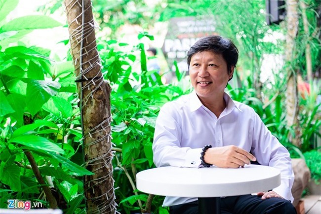 Mac ao dai voi vay xoe: Cach tan hay tham hoa? hinh anh 2