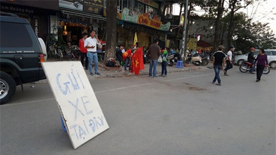 Bún riêu 100 ngàn, trà đá 10 ngàn: Hà Nội chặt chém đầu năm