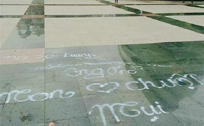 Nhung hinh anh xau xi dip Tet bi dan mang len an hinh anh 3