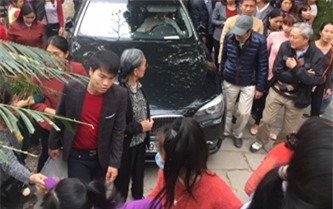 Nhung hinh anh xau xi dip Tet bi dan mang len an hinh anh 6