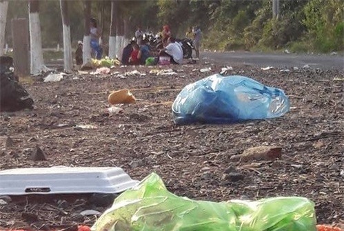 Nhung hinh anh xau xi dip Tet bi dan mang len an hinh anh 8