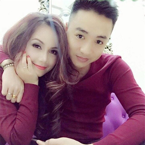 dien vien u40 2 con gai, 4 doi chong van khien trai kem 3 tuoi dem long si me - 3