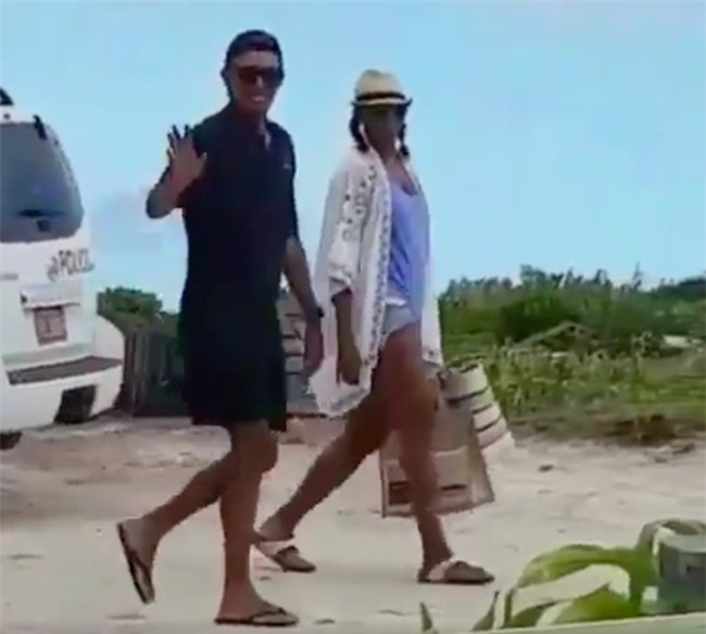 Obama mang dep xo ngon, doi mu luoi trai nguoc di nghi hinh anh 1