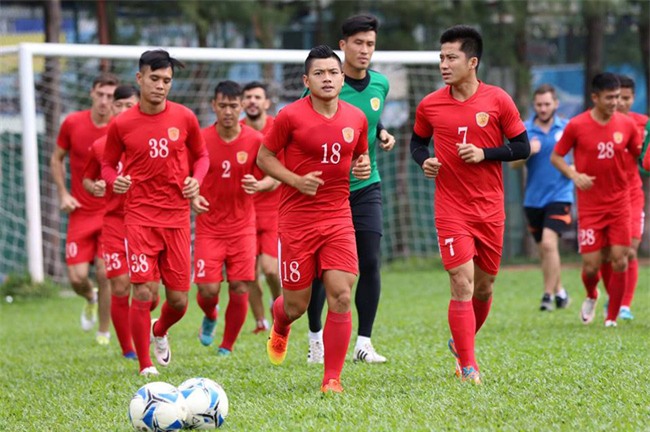 Chủ tịch CLB TPHCM Lê Công Vinh lì xì năm mới cho các cầu thủ - Ảnh 5.