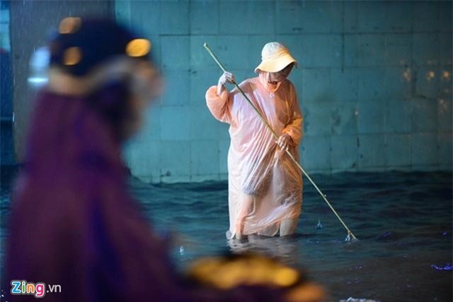 Sai Gon mua lon, ngap duong ngay lam viec dau nam Dinh Dau hinh anh 2