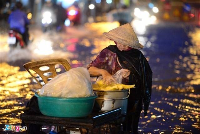 Sai Gon mua lon, ngap duong ngay lam viec dau nam Dinh Dau hinh anh 4