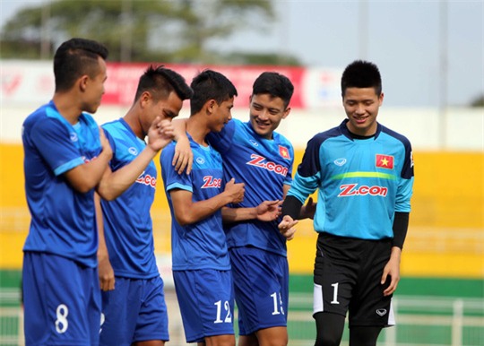U23 Việt Nam kết thúc sớm buổi tập do mưa