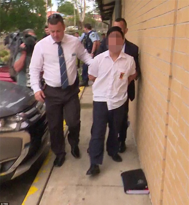 Úc: Đâm dao vào cô giáo và các bạn tại trường học, nam sinh 16 tuổi bị bắt - Ảnh 2.