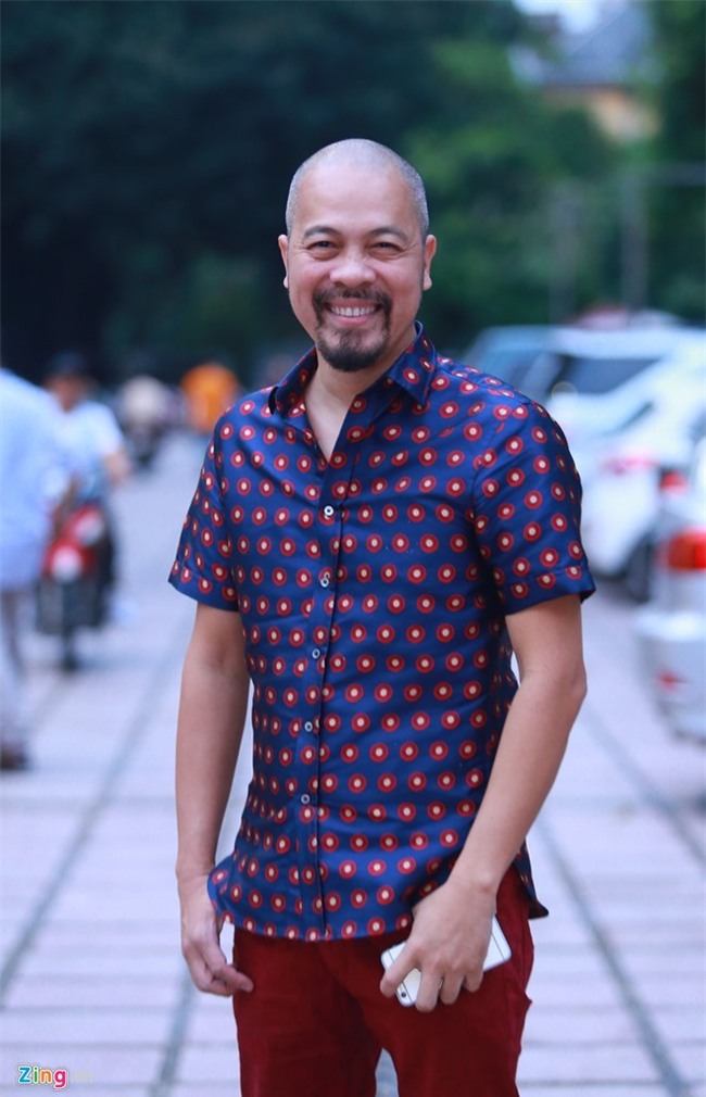 'Trang phuc di dang voi vay dup kia khong the goi la ao dai' hinh anh 1